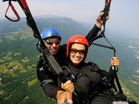 SMARTBOX - Con il cuore tra le nuvole: adrenalina in volo per 2 amanti del brivido - Cofanetto regalo - 2