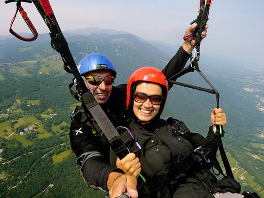 SMARTBOX - Con il cuore tra le nuvole: adrenalina in volo per 2 amanti del brivido - Cofanetto regalo - 2