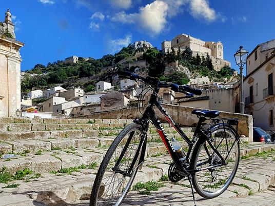 SMARTBOX - Romantica Scicli: 1 notte con idromassaggio e tour in bici - Cofanetto regalo - 4