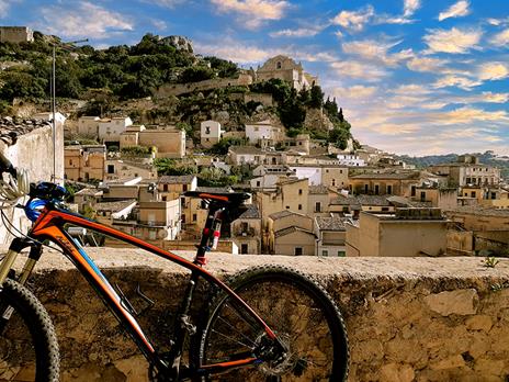 SMARTBOX - Benessere barocco a Scicli: 3 notti con idromassaggio e tour guidato della città in bici - Cofanetto regalo - 5