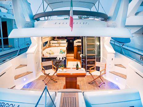 SMARTBOX - 1 notte di lusso in Yacht con romantica cena ormeggiati in porto - Cofanetto regalo - 2