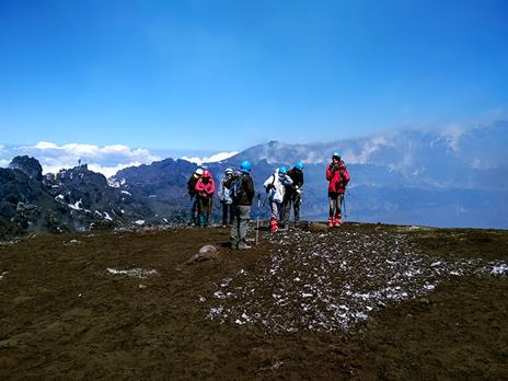 SMARTBOX - Trekking guidato di 5h 30min ai crateri sommitali dellEtna e attrezzatura inclusa per 2 - Cofanetto regalo - 3