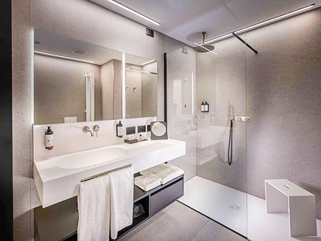 SMARTBOX - Parentesi gourmet a Jesolo: 1 notte in hotel 5* con cena romantica - Cofanetto regalo - 2