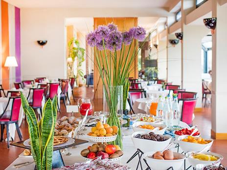 SMARTBOX - 1 notte in Junior Suite 4* con cena degustazione a base di tartufo - Cofanetto regalo - 2