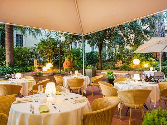 SMARTBOX - 1 notte in Junior Suite 4* con cena degustazione a base di tartufo - Cofanetto regalo - 4