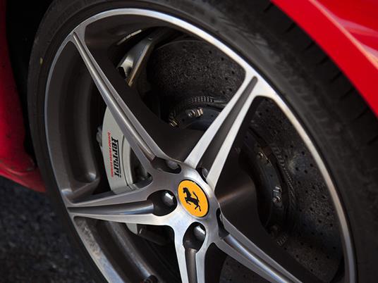 SMARTBOX - Ferrari F488 GTB su pista: 2 giri sul Circuito di Castelletto e video a bordo - Cofanetto regalo - 3