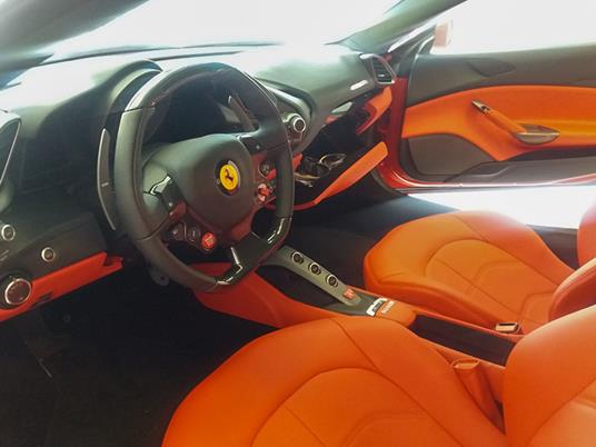 SMARTBOX - Ferrari F488 GTB su pista: 2 giri sul Circuito di Castelletto e video a bordo - Cofanetto regalo - 4