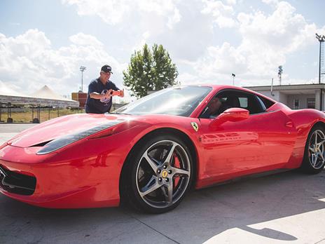 SMARTBOX - Mini GT: 2 giri in Ferrari 458 da copilota con video - Cofanetto regalo - 3