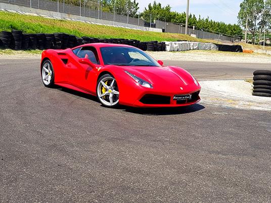 SMARTBOX - Mini GT: 2 giri in Ferrari 488 da copilota con video - Cofanetto regalo - 2