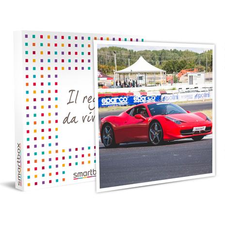 SMARTBOX - Giovani in pista: 1 giro da copilota in Ferrari 458 e video - Cofanetto regalo