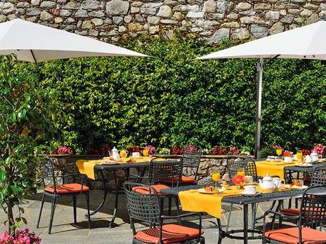 SMARTBOX - Relax sul Lago Maggiore: 1 ingresso in piscina con aperitivo in resort 5* per 2 persone - Cofanetto regalo - 7