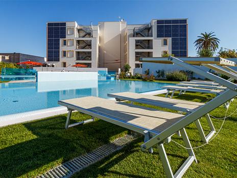 SMARTBOX - Tra saline e mulini a vento: 1 ingresso in piscina con apericena in resort 4* a Marsala - Cofanetto regalo - 3