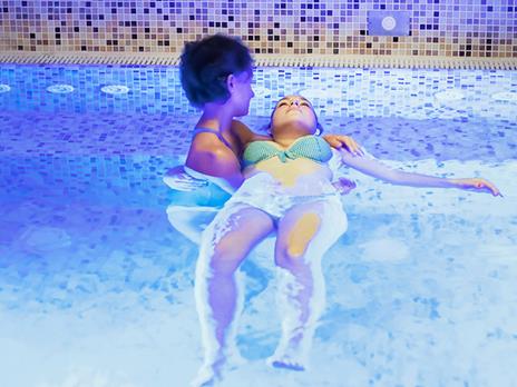 SMARTBOX - Tra massaggi e acqua: accesso di 35 minuti in vasca Watsu per 2 in hotel 4* di Rimini - Cofanetto regalo - 2