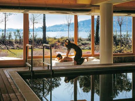 SMARTBOX - Magia thailandese sul Lago d'Iseo: 1 notte in camera Superior e accesso all'area spa - Cofanetto regalo - 3