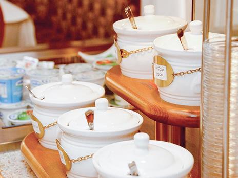 SMARTBOX - 2 notti in un romantic hotel 4* con colazione in Val di Fassa - Cofanetto regalo - 3