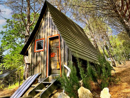 SMARTBOX - Soggiorno insolito per 2: pausa di 1 o 2 notti fuori dagli schemi - Cofanetto regalo - 2