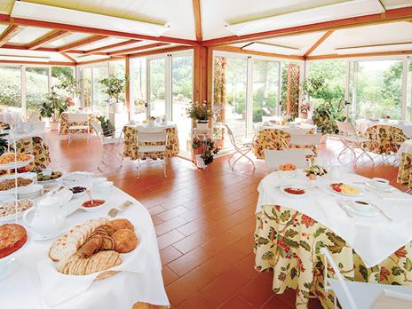 SMARTBOX - Sulle colline fiorentine: 2 notti in camera Deluxe con idromassaggio e sauna - Cofanetto regalo - 3