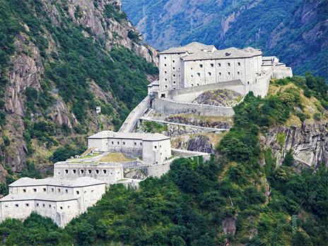 SMARTBOX - Soggiorno in Eco chalet alpino: 2 notti in Mini Suite con colazione e cena in Valle d'Aosta - Cofanetto regalo - 4