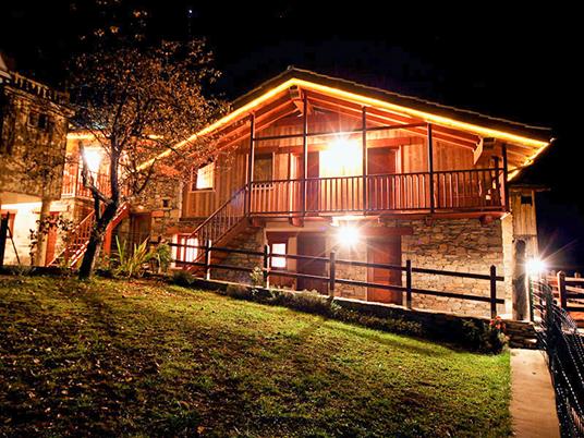 SMARTBOX - Tra le vette delle Alpi: 1 notte in Mini Suite con colazione e 1 cena in Valle d'Aosta - Cofanetto regalo - 3