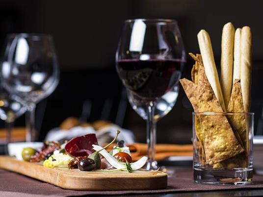 SMARTBOX - Romantica evasione in Italia: 2 notti con 2 cene e 1 degustazione enogastronomica - Cofanetto regalo - 5