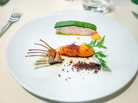 Evasione di lusso per 2: 1 raffinata cena d’autore e 1 notte in eleganti hotel 4* - 6