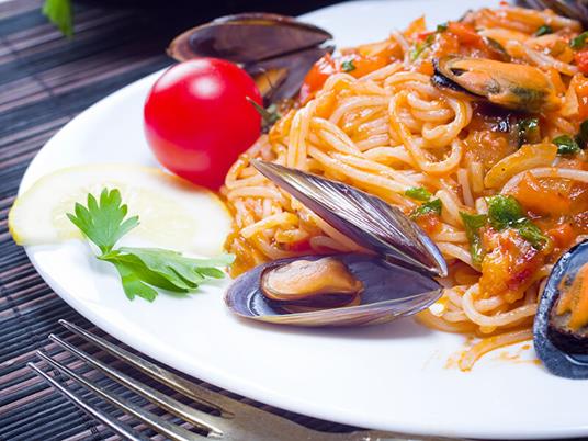 SMARTBOX - Pausa relax e gusto in Lombardia: 1 trattamento benessere e 1 cena per 2 - Cofanetto regalo - 8