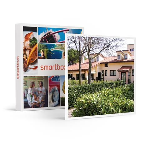 SMARTBOX - Lontano dalla folla: 1 notte con colazione in un resort a Mestre - Cofanetto regalo