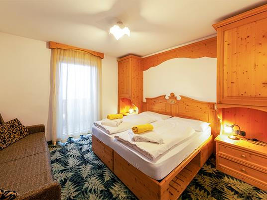 SMARTBOX - In Trentino con gusto e relax: 2 notti con cena e accesso al centro benessere - Cofanetto regalo - 4