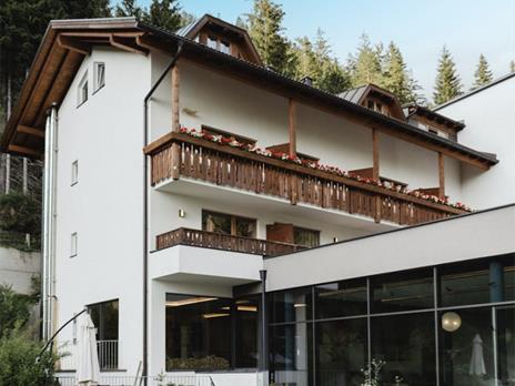 SMARTBOX - 1 notte di relax in hotel 4* con Spa, piscina e massaggio in Trentino - Cofanetto regalo - 2