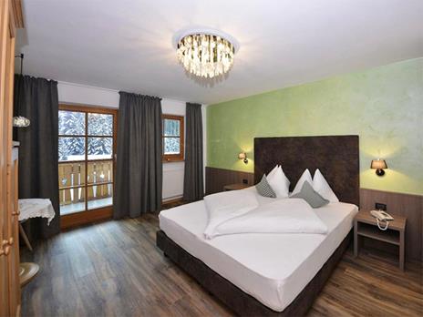 SMARTBOX - 1 notte di relax in hotel 4* con Spa, piscina e massaggio in Trentino - Cofanetto regalo - 3