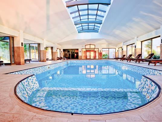 SMARTBOX - Evasione tra relax e gusto - Cofanetto regalo - 1 notte con 1 cena e/o 1 accesso alla Spa in hotel 4*, 4*S, relais e resort per 2 persone - 3