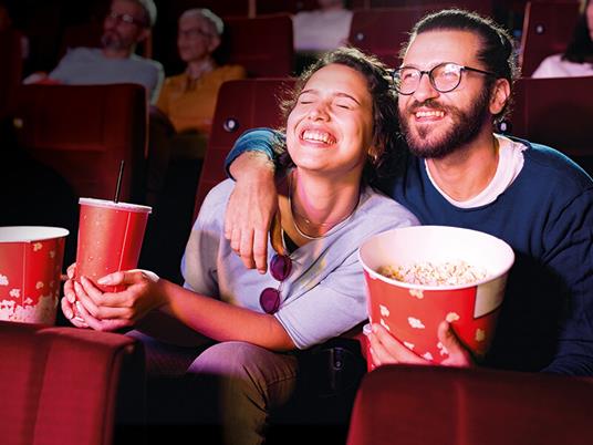 SMARTBOX - Cinema e Popcorn - Cofanetto regalo - 1 biglietto d''ingresso valido per una delle sale UCI Cinemas, UNICI e The Space Cinema con popcorn e drink per 2 persone - 2