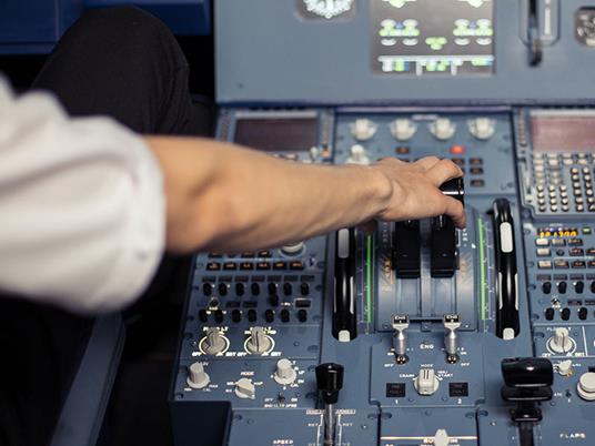 SMARTBOX - Emozioni in cabina di pilotaggio: 1 volo di 1h su simulatore - Cofanetto regalo - 7