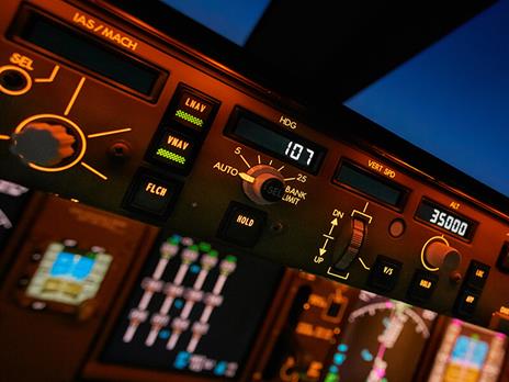 SMARTBOX - Pilota un Boeing 737: volo di 1h e 30min con simulatore professionale - Cofanetto regalo - 3