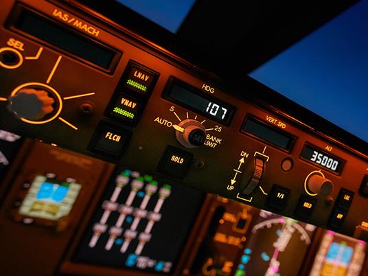 SMARTBOX - Pilota un Boeing 737: volo di 1h e 30min con simulatore professionale - Cofanetto regalo - 3