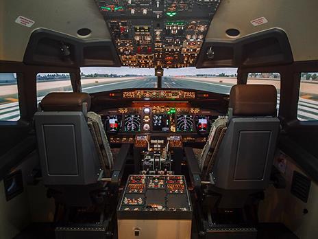 SMARTBOX - Pilota un Boeing 737: volo di 1h e 30min con simulatore professionale - Cofanetto regalo - 7