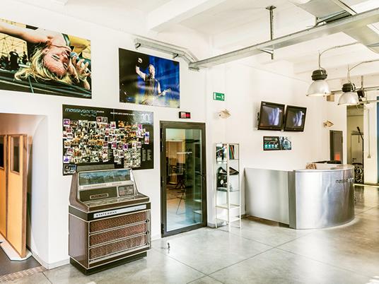 SMARTBOX - Passione per la musica: sessione di registrazione in studio professionale con fonico - Cofanetto regalo - 4