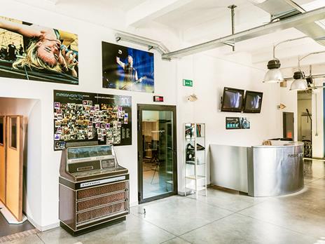 SMARTBOX - Passione per la musica: sessione di registrazione in studio professionale con fonico - Cofanetto regalo - 7