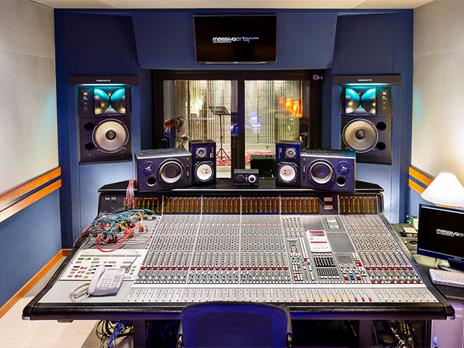 SMARTBOX - 1 lezione di canto o strumento musicale in studio di registrazione a Milano - Cofanetto regalo - 3