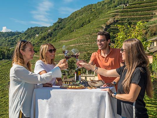 SMARTBOX - Buon Natale, sorellina! Momenti gourmet, avventure o pause benessere per 1 o 2 - Cofanetto regalo - 4