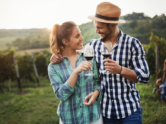 SMARTBOX - La poesia della terra: 2 notti in Italia con degustazione di vini - Cofanetto regalo - 3