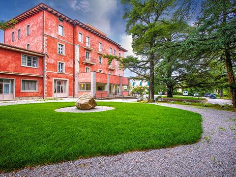 SMARTBOX - La magia del Natale con tua sorella: soggiorni, cene, avventure o pause benessere per 2 - Cofanetto regalo - 2