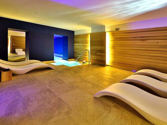 SMARTBOX - Buon Natale, fratello! Soggiorni, cene, avventure o pause benessere a scelta per 2 persone - Cofanetto regalo - 9