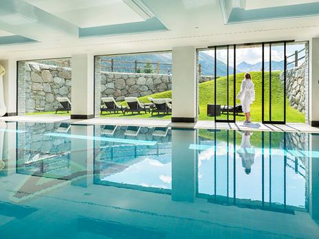 SMARTBOX - Relax di lusso a Livigno: 2 notti in resort 4* con Spa e aperitivo - Cofanetto regalo - 2