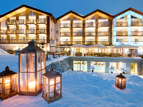 SMARTBOX - Relax di lusso a Livigno: 2 notti in resort 4* con Spa e aperitivo - Cofanetto regalo - 4