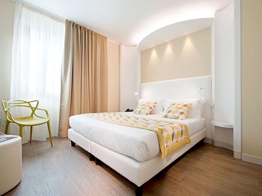 SMARTBOX - Fuga romantica nel cuore di Verona: 1 notte in hotel 4* - Cofanetto regalo - 2
