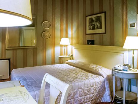 SMARTBOX - Relax e benessere nel lusso: 1 notte con accesso alla Spa in hotel 4* - Cofanetto regalo - 7