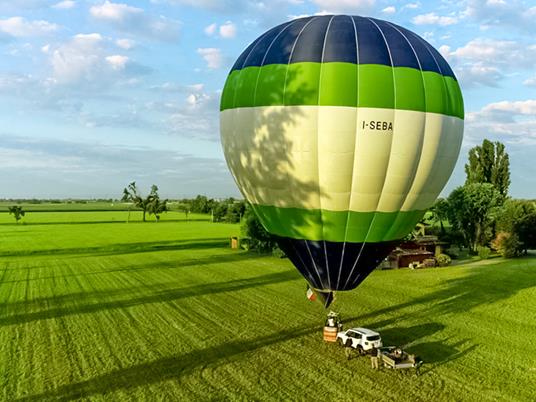 SMARTBOX - 1 volo in mongolfiera pomeridiano con gustoso aperitivo per 2 - Cofanetto regalo - 2
