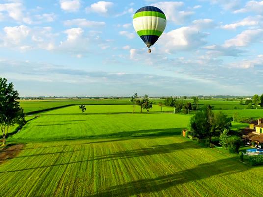 SMARTBOX - 1 volo in mongolfiera pomeridiano con gustoso aperitivo per 2 - Cofanetto regalo - 4