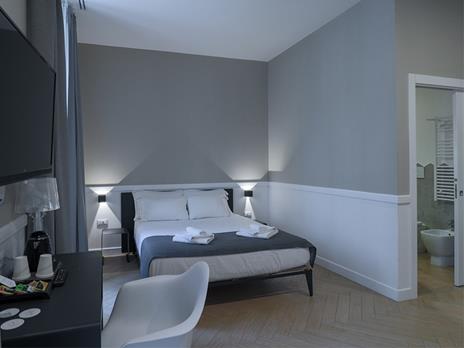 SMARTBOX - Nel cuore della Trieste letteraria: 1 notte con colazione in un Boutique hotel - Cofanetto regalo - 3